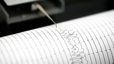 Ege Denizi'nde 4,8'lik Deprem! 12 Sarsıntı