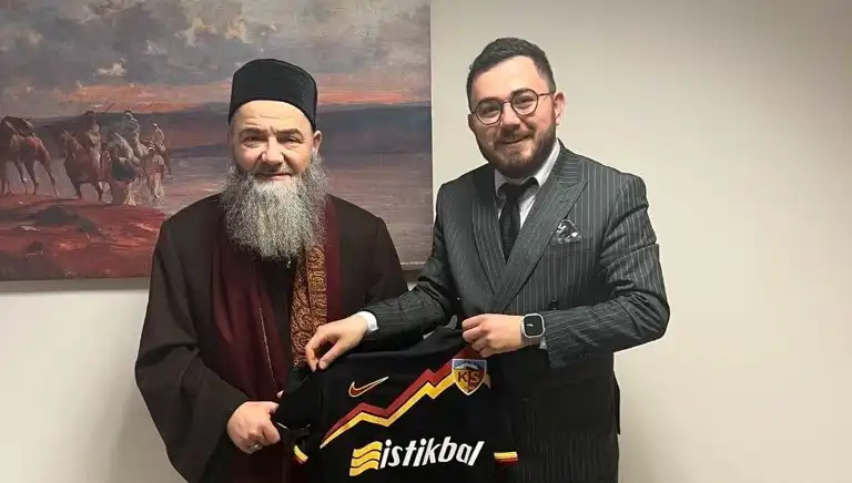Uçakta Rahatsızlanan Din Adamı Hastaneye Kaldırıldı